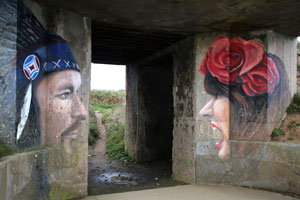 Frankreich: Finistère, Bunkerruine an der Atlantikküste