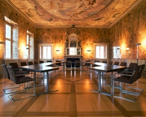 Dreipunkt: Möbel in Schloss Heimsheim